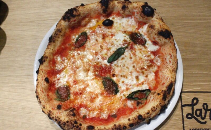 Guida semplice agli stili di birra. (e come abbinarli alla pizza perfetta)